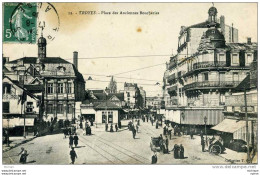 CPA 10 TROYES    PLACE DES ANCIENNES  BOUCHERIES - Troyes