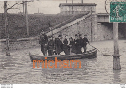 C P A  93  SAINT DENIS INONDATION 1910  Un Canot Transbordeur - Saint Denis