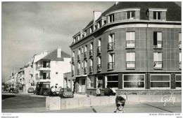 CPSM HOTEL DES TERRASSES ET AVENUE DE LA MER - Fort Mahon