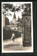 AK Kromeriz, Spaziergänger Auf Einer Ruhigen Strasse, Blick Zum Kirchturm  - Tchéquie