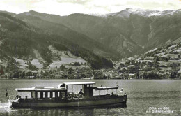 73981406 Zell_See_AT Panorama Blick Ueber Den See Fahrgastschiff Blick Zur Schmi - Autres & Non Classés