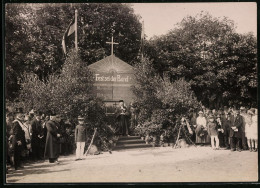 Fotografie Atlantic & Co., Berlin, Ansicht Berlin, Feldgeistlicher Mit Ordenspange Hält Rede Für Gefallene Soldaten  - Guerre, Militaire