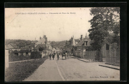 CPA Chateau-Renard, Chaussee Et Rue Du Berry  - Autres & Non Classés