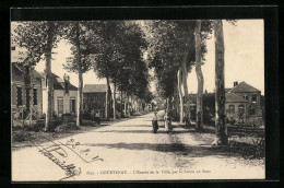 CPA Courtenay, L`Entrée De La Ville Par La Route De Sens  - Courtenay