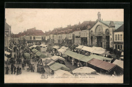 CPA Courtenay, La Place Le Jour Du Marché  - Courtenay