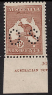 AUSTRALIA 1923-24  6d CHESTNUT KANGAROO (DIE IIB) "OS" STAMP PERF.12 3rd WMK  SG.O76 SELVEDGE . - Nuovi