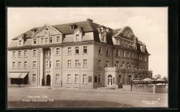 AK Glauchau I. Sa., Hotel Glauchauer Hof Mit Strassenpartie  - Glauchau