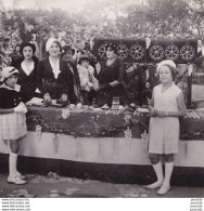 ORAN LE 30/5/1932 - ALGERIE - PHOTO MORIS , ORAN - KERMESSE DU CERCLE DON BOSCO - STAND DE LA LOTERIE - 2 SCANS - Lieux