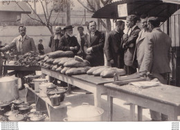 ORAN - 1932 - ALGERIE - PHOTO MORIS - LA SOUPE POPULAIRE AU CERCLE DON BOSCO -  PRESIDER LE MAIRE  PAUL MENUDIER - Lieux