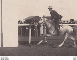 ORAN (PHOTO MORIS) HIPPISME - COURSE DE CHEVAUX - S/OFFICIERS ARRIVEE DU MAL DES LOGIS LE TUBLEC - 2° SPAHIS - 2 SCANS  - Lieux