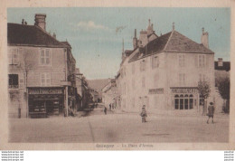 L19-25) QUINGEY - LA PLACE D 'ARMES - COMMERCES - DOCKS FRANC COMTOIS ET MAGASIN D 'AMEUBLEMENT -- ( 2 SCANS ) - Autres & Non Classés