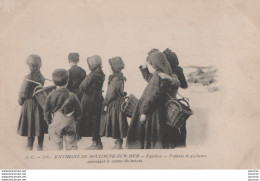 L18-62) ENVIRONS DE BOULOGNE SUR MER -  EQUIHEN - ENFANTS DE PECHEURS ATTENDANT LE RETOUR DU BATEAU --  ( 2 SCANS ) - Autres & Non Classés