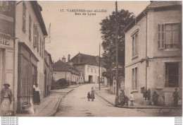 L17-03) VARENNES SUR ALLIER - RUE DE LYON  - ANIMEE - HABITANTS  - EN 1925 - ( 2 SCANS ) - Other & Unclassified