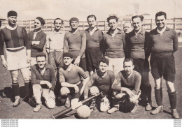 ORAN - 1932 - ALGERIE - PHOTO J. LITOU - FOOTBALL - L ' EQUIPE DES JOURNALSTES  - SPORT ( 2 SCANS ) - Lieux