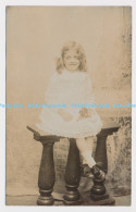 C025050 Little Girl Is Sitting On A Chair. Postcard - Monde