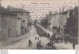 L3-55) COMMERCY - RUE DES CAPUCINS - ANIMEE - REGIMENT MILITAIRE - EN 1916 - ( 2 SCANS ) - Commercy