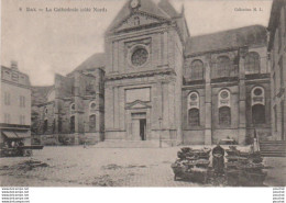  40) DAX - LA CATHEDRALE - COTE NORD - JOUR DE MARCHE - MARCHANDE AVEC ETALS - ( 2 SCANS ) - Dax