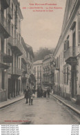 65) CAUTERETS - LA RUE RICHELIEU OU AVENUE DE LA GARE - HABITANTS AVEC PETIT MARCHAND DE JOURNAUX - 2 SCANS - Cauterets