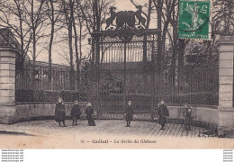 L10-94) CRETEIL -  LA GRILLE DU CHATEAU - ANIMEE -  ECOLIERS - EN 1906 - Creteil