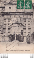 L13-79) SAINT MAIXENT - PORTE D ' ENTREE DE LA CASERNE CANCLAUX - ANIMEE - MILITAIRES -  EN 1914 - Saint Maixent L'Ecole