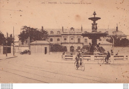 L24-10) TROYES - LA FONTAINE ARGENCE ET LE LYCEE - ANIMEE - CYCLISTES - ( 2 SCANS ) - Troyes