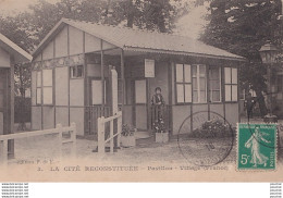 75) PARIS - LES TUILERIES - LA CITE RECONSTITUEE - PAVILLON VILLAGE - FRANCE - ANIMEE - EN 1916 - Exhibitions