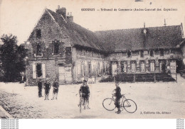 L19-76) GOURNAY - TRIBUNAL DE COMMERCE - ANCIEN COUVENT - ANIMEE - HABITANTS - CYCLISTES -  ( 2 SCANS ) - Gournay-en-Bray