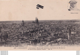 L20-33) BORDEAUX - L ' AVIATEUR BIELOVUCIE PASSANT  AU DESSUS DE BORDEAUX A BORD D UN BIPLAN VOISIN - ( 2 SCANS ) - Bordeaux