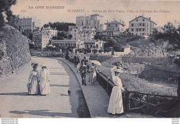 L1-64) BIARRITZ - AVENUE DU PORT VIEUX , VILLAS ET CHATEAUX DES FALAISES - ANIMEE - PROMENEURS - EN 1909 - ( 2 SCANS ) - Biarritz