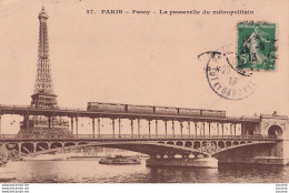 L7-75) PARIS - PASSY - LA PASSERELLE DU METROPOLITAIN - DEVANT LA TOUR EIFFEL - EN 1913 - Arrondissement: 16