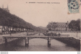  L9-29) QUIMPER - PASSERELLE SUR L' ODET - LA PREFECTURE - ANIMEE - EN  1905 - Quimper