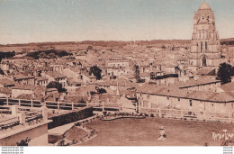 17) SAINTES  - VUE PANORAMIQUE VERS LA CATHEDRALE ST PIERRE - RAMUNTCHO - EDIT. BERGEVIN , LA ROCHELLE - - ( 2 SCANS ) - Saintes