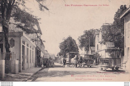 L12-65) LOURES (HAUTES PYRENEES) RUE PRINCIPALE - DEPART DES OMNIBUS POUR BARBAZAN - EN 1922 - ( 2 SCANS ) - Andere & Zonder Classificatie