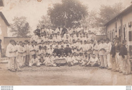 L12-51) MOURMELON - CARTE PHOTO - BIEN  LE BONJOUR DU CAMP - MILITAIRES -  CORVEE DE PATATES -(  2 SCANS) - Camp De Châlons - Mourmelon