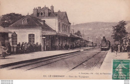 L22-71) LE CREUSOT GARE DES VOYAGEURS - ( ANIMEE - TRAIN ) - Le Creusot