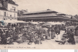 L27-77) MEAUX - LE MARCHE AUX FRUITS - ANIMEE - ETALS - HABITANTS - ( 2 SCANS ) - Meaux