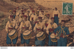 L29- SETIF - ALGERIE - TIRAILLEURS ALGERIENS  - NOUBA -  LES TAMBOURS - CARTE TOILEE  COULEURS - EN 1908 - ( 2 SCANS ) - Setif