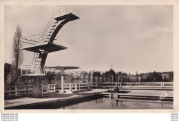 M9-47) FUMEL - LIBOS - PARC DES SPORTS HENRI CAVALLIER - LE PLONGEOIR DE LA PISCINE - ( 2 SCANS ) - Fumel