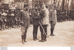   THIL -  CARTE PHOTO LE 28/12/1915 MILITAIRES REMISE DE DECORATION - ( 2 SCANS ) - Autres & Non Classés