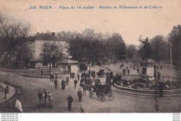 M17-47) AGEN - PLACE DU 14 JUILLET - ROUTES  DE VILLENEUVE ET DE CAHORS - ANIMATION - CALECHE - EN 1924 -( 2 SCANS ) - Agen