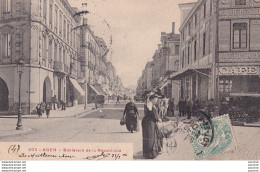 47) AGEN - BOULEVARD DE LA REPUBLIQUE - ANIMEE - HABITANTS - CAFE DE LA BOURSE - EN 1906 - Agen