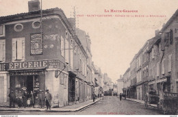 31) SAINT GAUDENS - HAUTE GARONNE - ENTREE DE LA RUE DE LA REPUBLIQUE - EPICERIE - HABITANTS - MILITAIRES -2 SCANS - Saint Gaudens