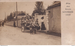 I23-65) LOURDES - FETE DES FLEURS 1909 - ATTELAGE FLEURI - ( 2 SCANS ) - Lourdes