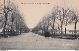 I22-01) LA VALBONNE -  ALLEE PRINCIPALE  - ANIMEE -  ( 2 SCANS ) - Unclassified