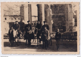 I22- BAALBEK - LIBAN - CARTE PHOTO - EN 1940 - GROUPE MLITAIRES A  DOS D ' ANES + HABITANTS  - ( 2 SCANS ) - Liban