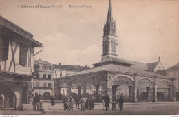 I16-82) VALENCE D 'AGEN - HALLES AUX GRAINS - ANIMEE HABITANTS - ( 2 SCANS )  - Valence