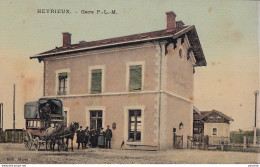 A10-38) HEYRIEUX ( ISERE ) LA GARE P.L.M. - ANIMATIO - LA DILIGENCE - COULEURS - ( 2 SCANS )  - Gares - Sans Trains