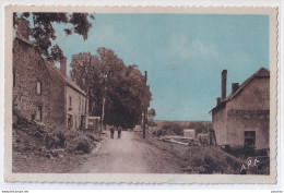 A9-15) MAILLARGUES - CANTAL - LA PLACE LAITERIE - ANIMEE - EN 1956 - ( 2 SCANS ) - Other & Unclassified