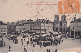 A2-32) AUCH - PLACE DE LA MAIRIE ET CATHEDRALE - ANIMATION - Auch