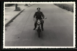 Fotografie Motorrad MZ-ES, DDR Polizist Volkspolizei  - Guerre, Militaire
